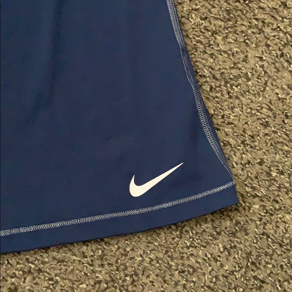 Women Nike hyper cool t- shirt - Picture 2 of 4